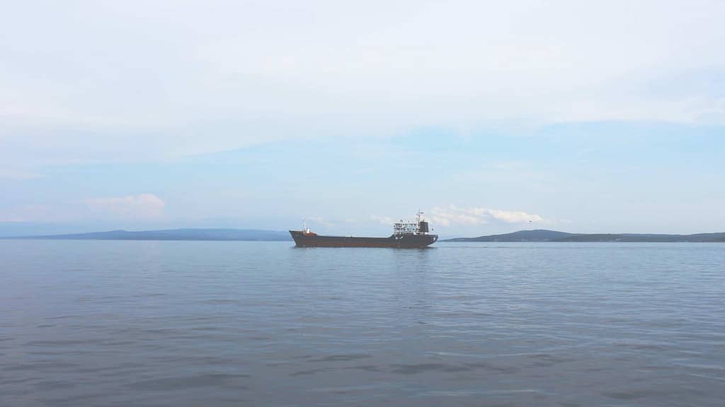 picture of an oil tanker heading out to sea