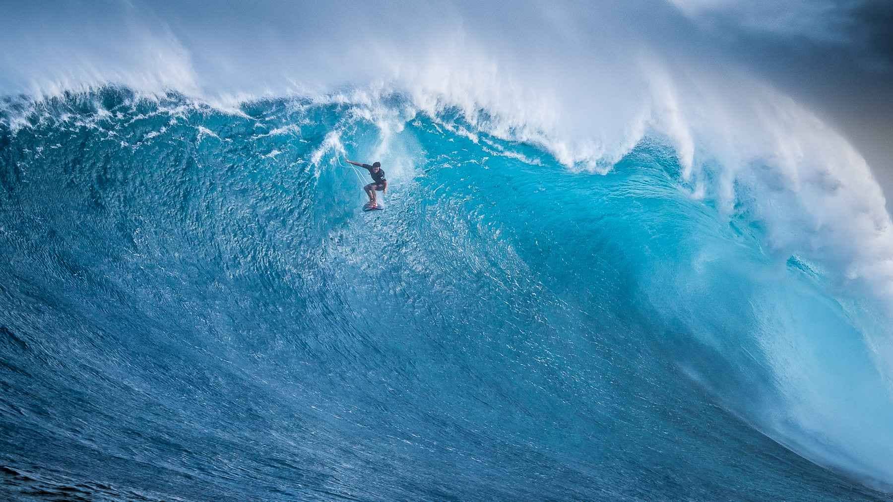 Kai Lenny surfing large wave